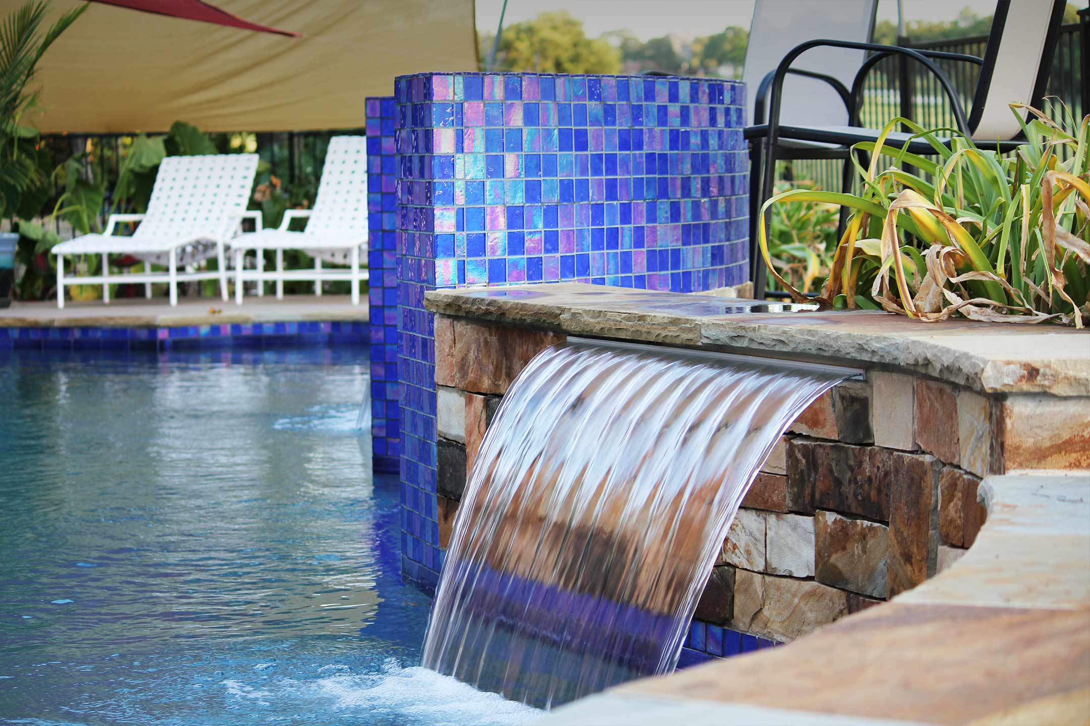 Read more about the article Enhance Your Pool’s Beauty with PebbleTec’s Exclusive Lightstreams Glass Pool Tiles, Shimmering Sea and Luminous Finishes