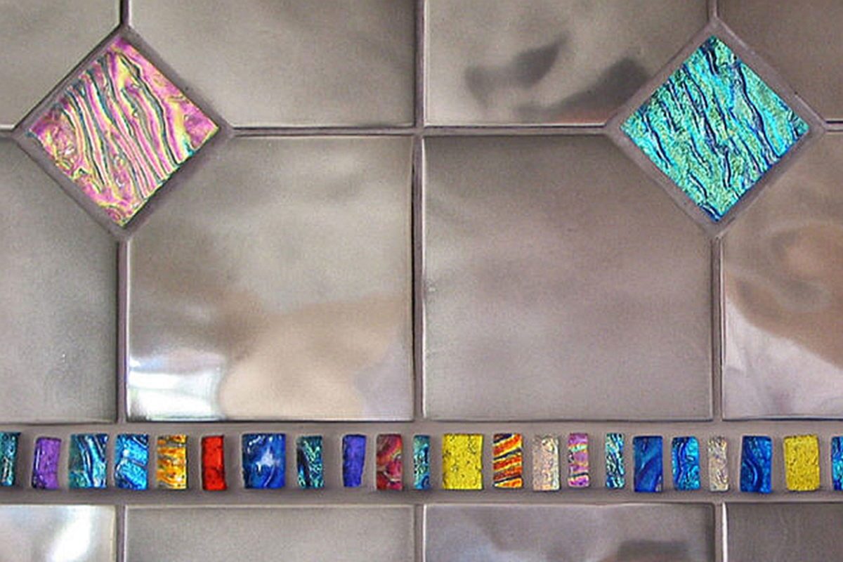 Jewel-Inlay-backsplash-with-jewel-accent-tiles