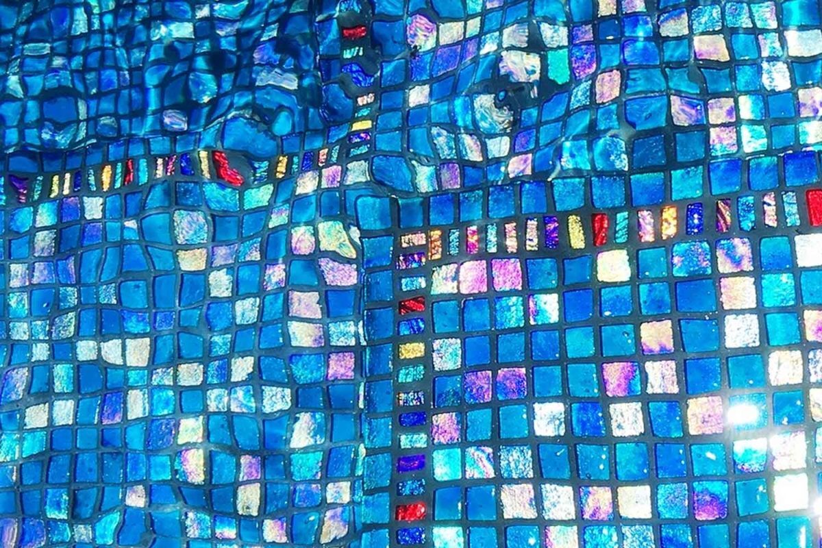 Jewel-Inlay-shimmering-underwater-with-Ren-II-Turquiose-1x1