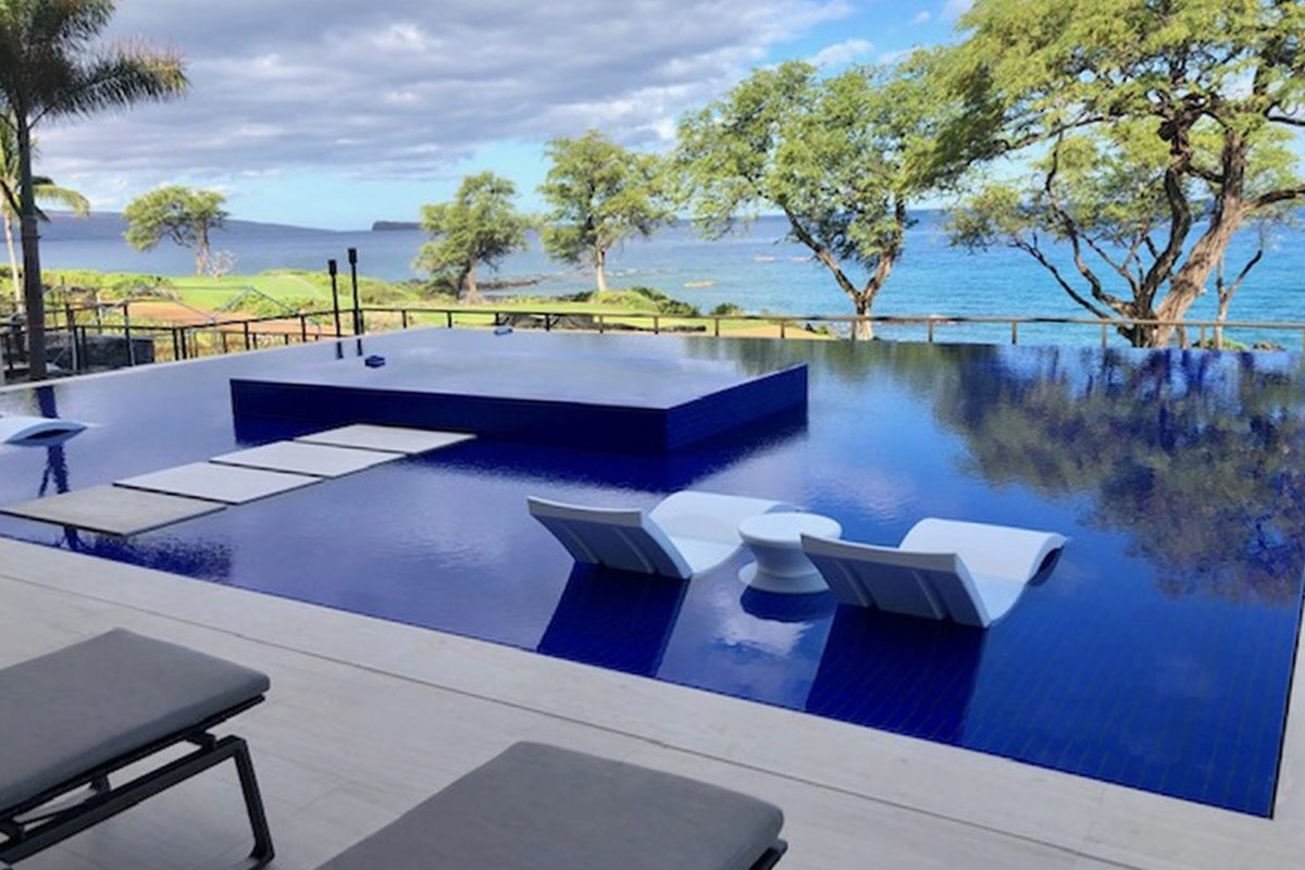 R1C Intense Blue all shiny all tiled pool