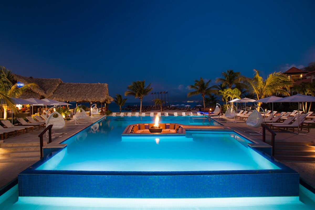 R1C Peacock resort pool
