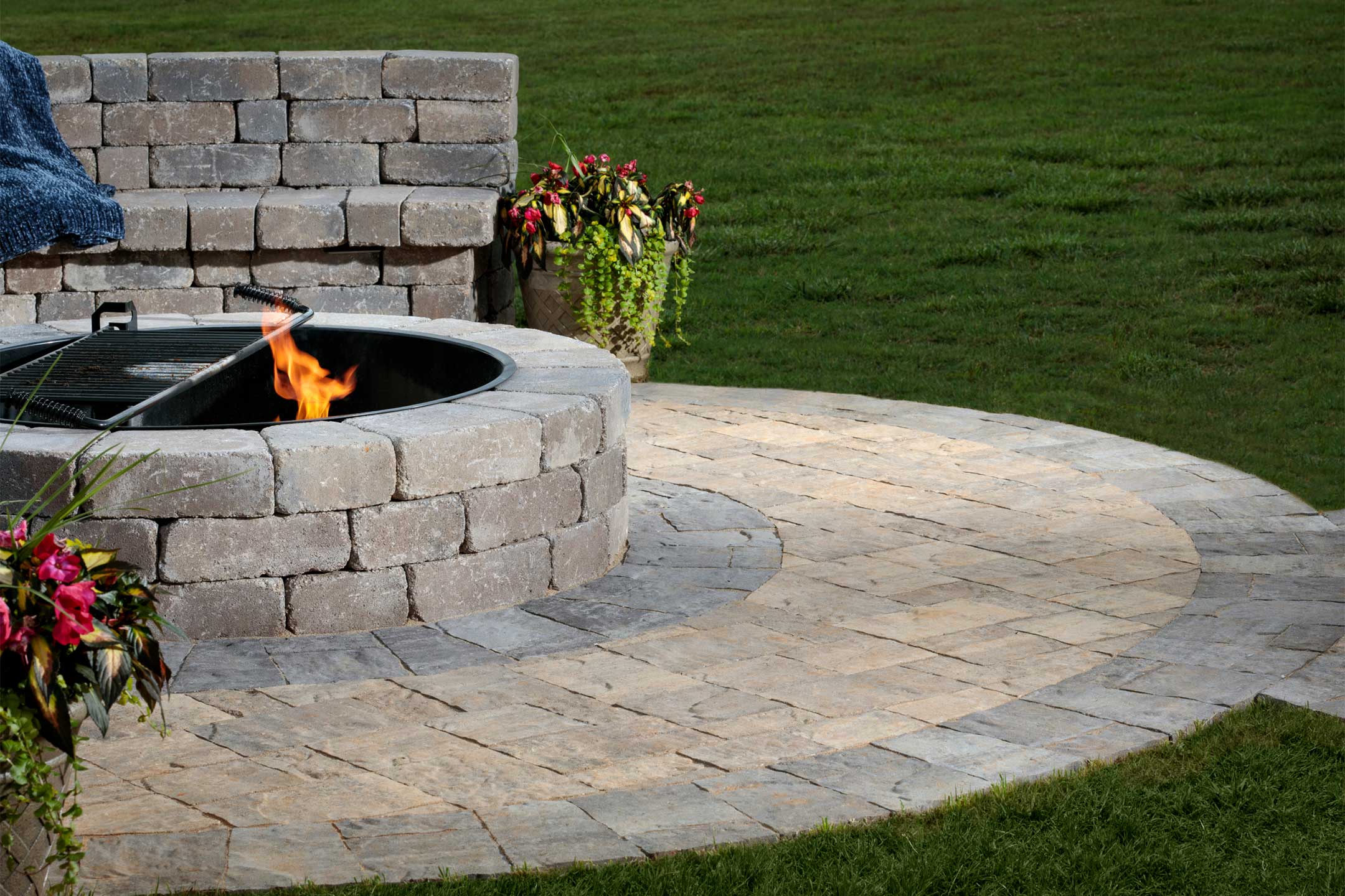 Belgard-LafittPaver-WestonWall-hero-image