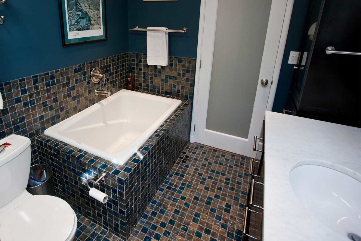 G1C SBBS bathroom floor and wainscotting
