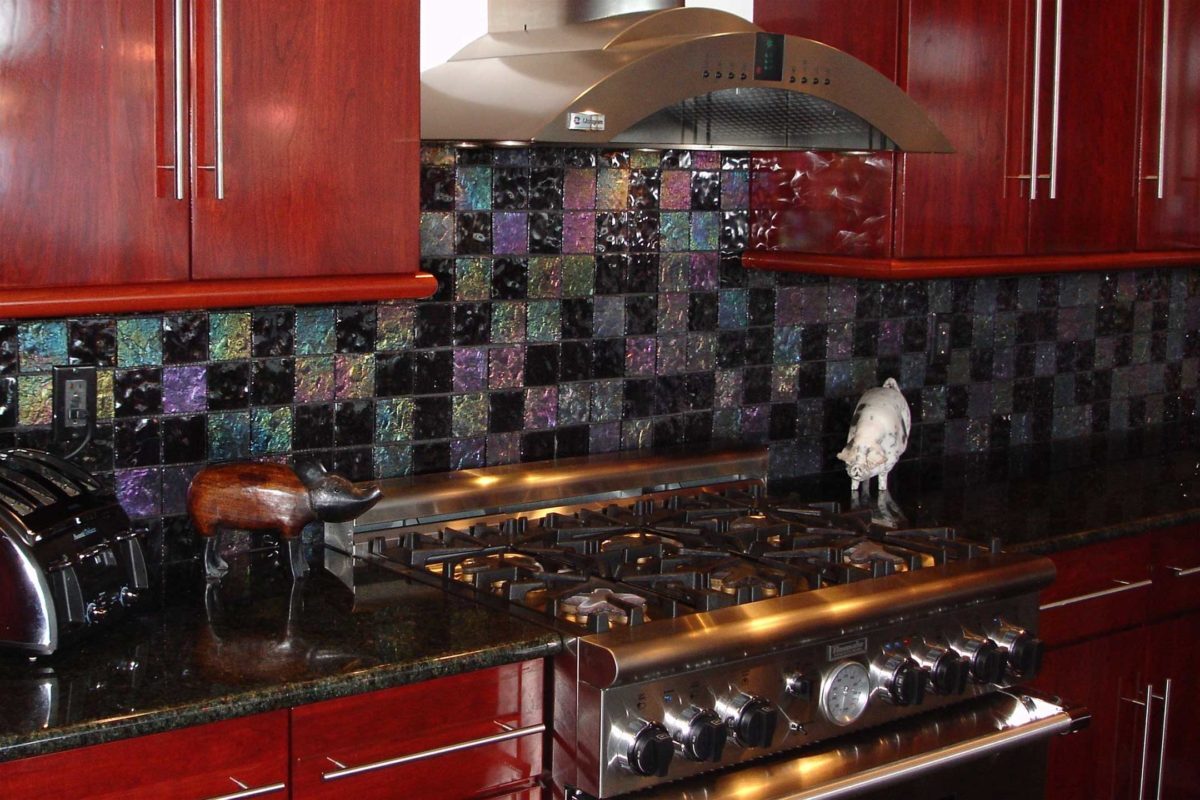 lightstreams-kitchen-r2c-absolute-black-tile-1