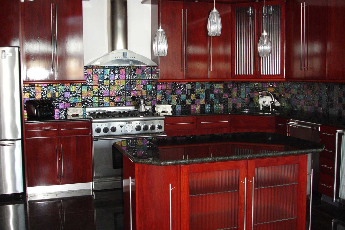 lightstreams-kitchen-r2c-absolute-black-tile-2