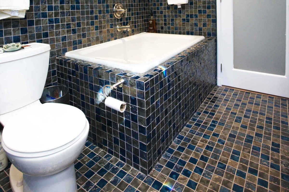 lightstreams-bathroom-Gold-Irid-V2-SBBS-tile-2