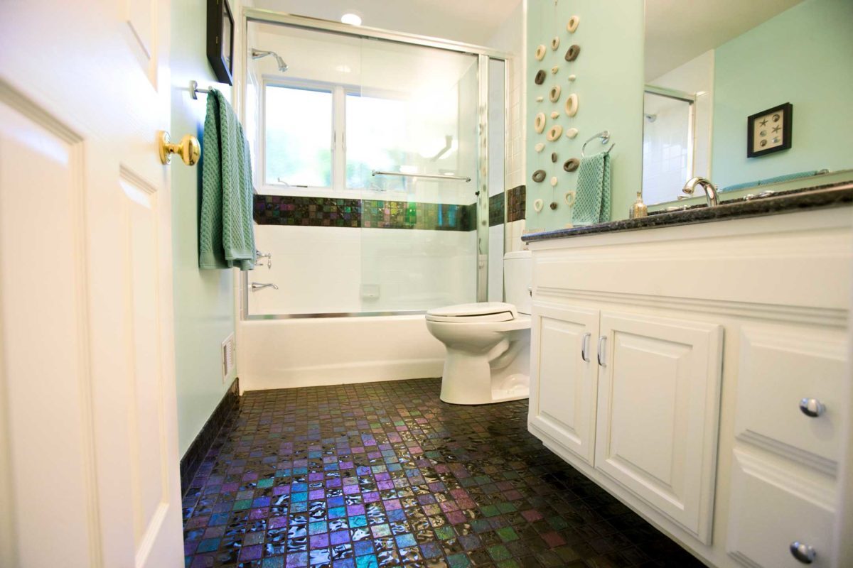 lightstreams-bathroom-r2c-silver-tile-4