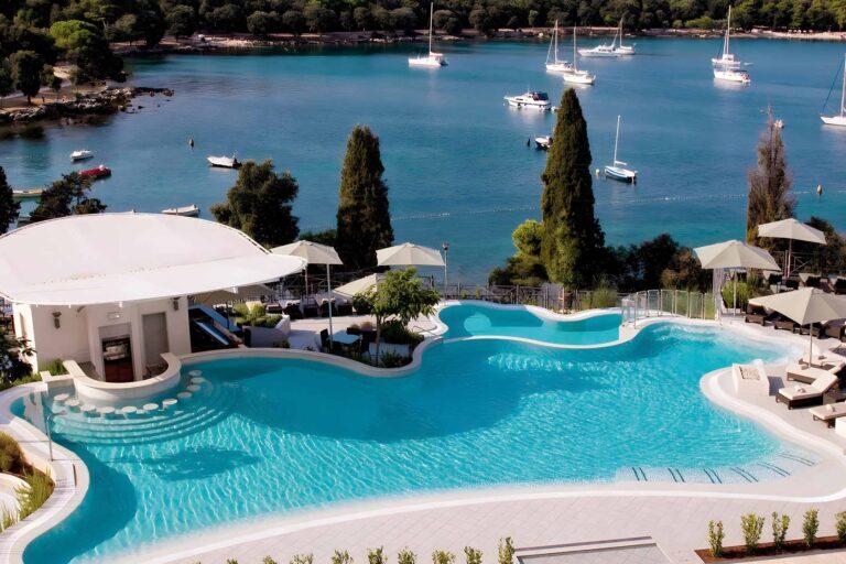 photo of the swimming pool at Hotel Monte Mulini